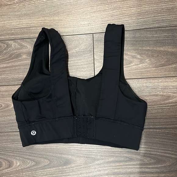 Black lululemon sports bra - Picture 2 of 3